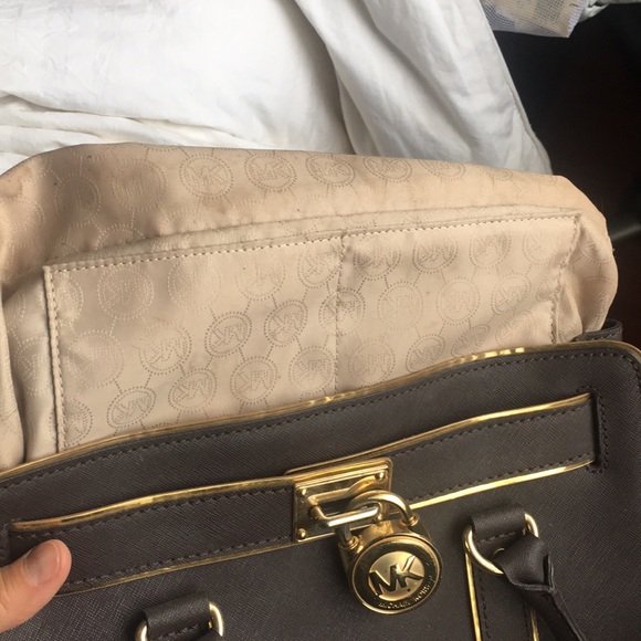 CLOSET CLEAR OUT Micheal Kors purse - Picture 4 of 8